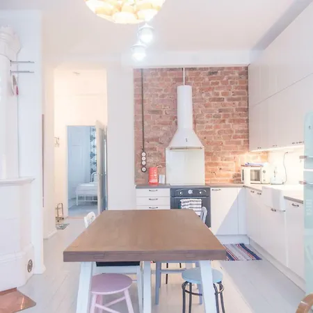 Wehost Helsinginkatu 7 Huoneisto *